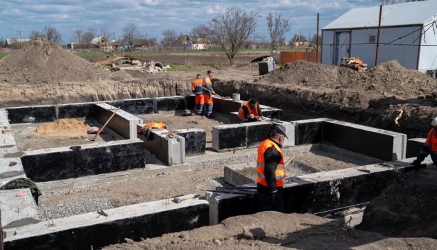 У Посад-Покровському до кінця осені планується відновити понад 360 будинків - Кулеба