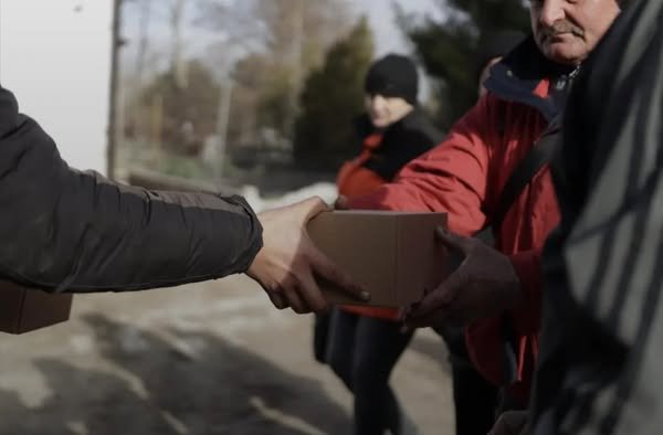 Волонтери передали насіння для жителів Калинівської громади