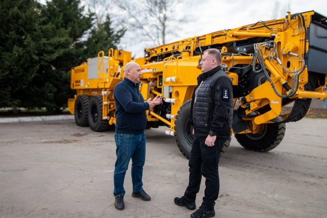 Херсонська громада отримала від японських партнерів дорожний різак