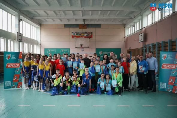 У межах національного проєкту "Пліч-о-пліч: згуртовані громади" відбувся товариський матч із футзалу між командами Херсона та Черкас