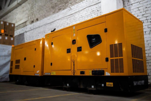 Морським піхотинцям на Херсонщині передали 2 потужних дизельних генератори