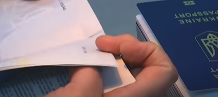 Обов'язкова заміна документів: коли необхідно оформити ID-картку замість паперового паспорта