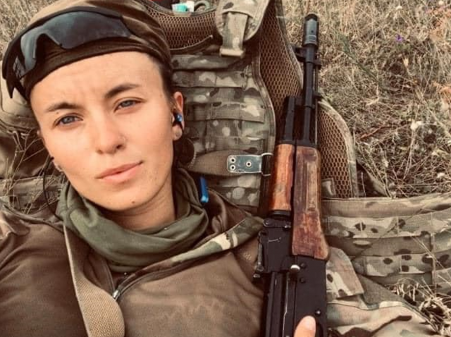 "Я за рускіх": на поетесу-військову ЗСУ Чорногуз у Херсоні накинулася мати колаборанта