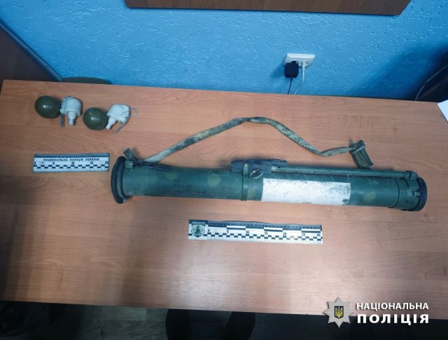 На Херсонщині поліцейські затримали збувача зброї та боєприпасів