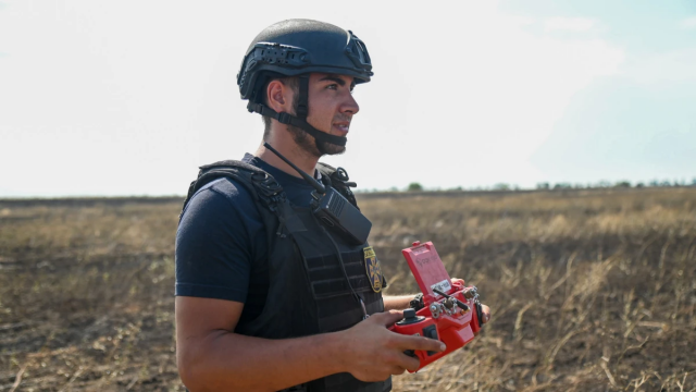 Для розмінування Херсонщини ДСНС використовує дрони та роботів