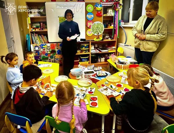 Рятувальники продовжують навчати дітей мінній безпеці