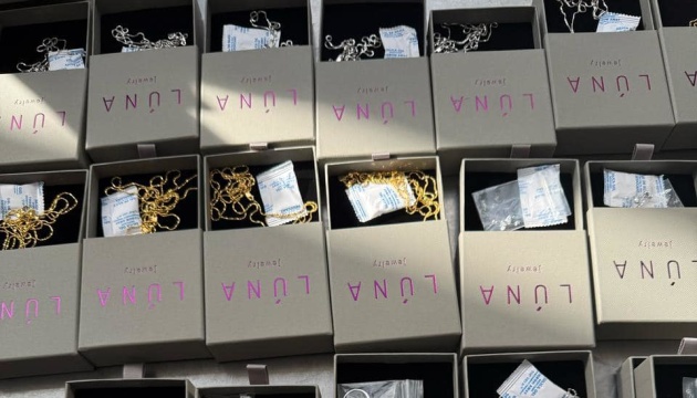 Прикордонники на Львівщині вилучили у водія автобуса "Щецин - Херсон" три сотні ювелірних прикрас