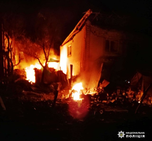 На Херсонщині через атаки росіян одна людина загинула та сім поранено, пошкоджено понад 20 будинків: слідчі документують наслідки воєнних злочинів