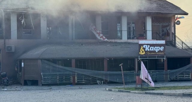 Росіяни обстріляли територію колишнього ринку у Великих Копанях на Херсонщині: є постраждалі