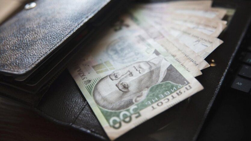 Мінімалку хочуть підвищити тричі: як зміниться зарплата українців із 1 квітня