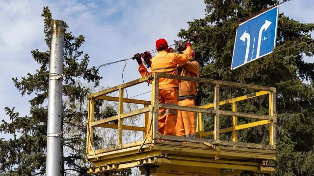 У Херсоні відновили електропостачання в мікрорайоні, який тривалий час залишався без світла