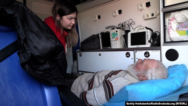 Евакуація літніх людей з Покровського району, березень 2025 року