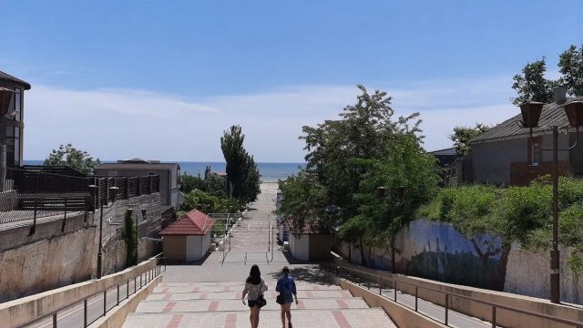 Окупанти масово заманюють молодих хлопців з Херсонщини підписувати контракти з російською армією