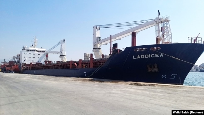 Корабель Laodicea під сирійським прапором із вантажем, ймовірно українським зерном, пришвартований у порту Тріполі на півночі Лівану, 29 липня 2022 року