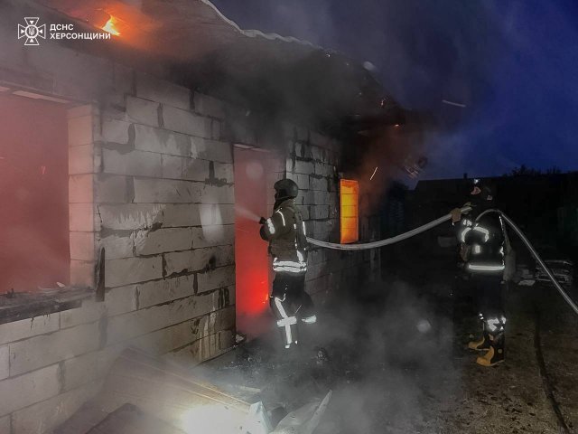 У Херсонському районі ліквідовано пожежу у житловому будинку