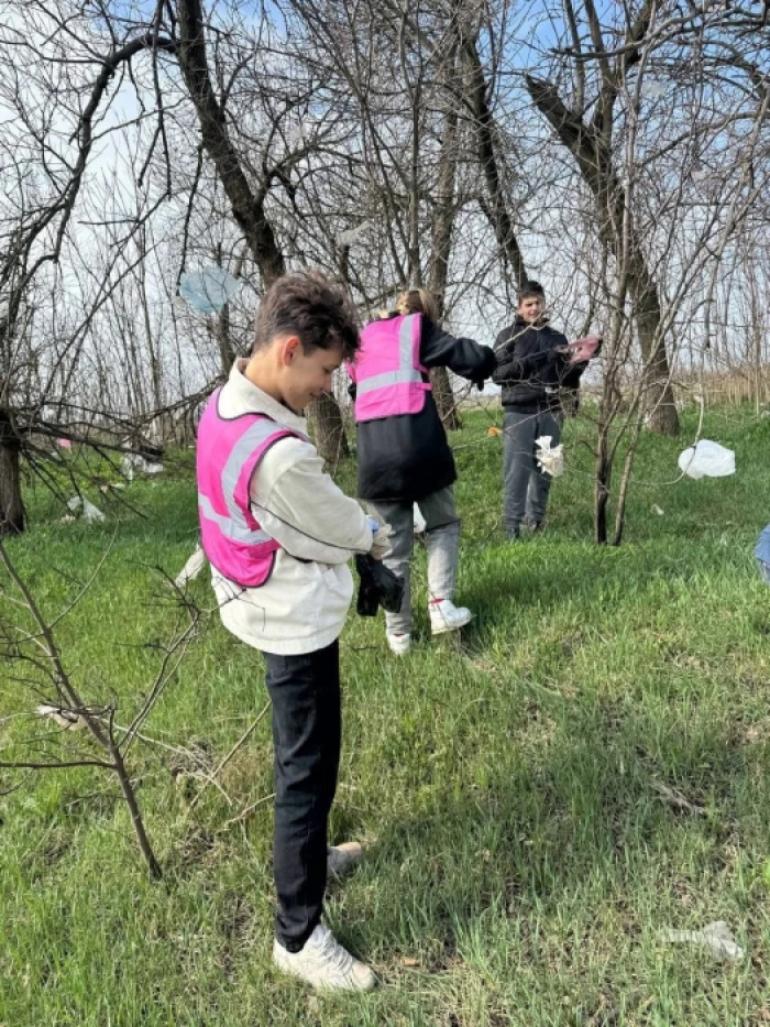 Прибирання у Скадовську 3 квітня 2025 року / Фото окупаційних медіа Прибирання у Скадовську 3 квітня 2025 року / Фото окупаційних медіа