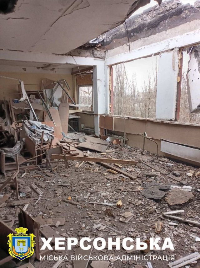 Росіяни завдали удару по гуртожитку у Херсоні