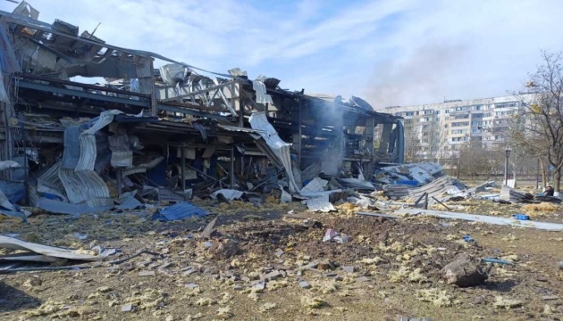 У Херсоні показали наслідки ранкових обстрілів Центрального району