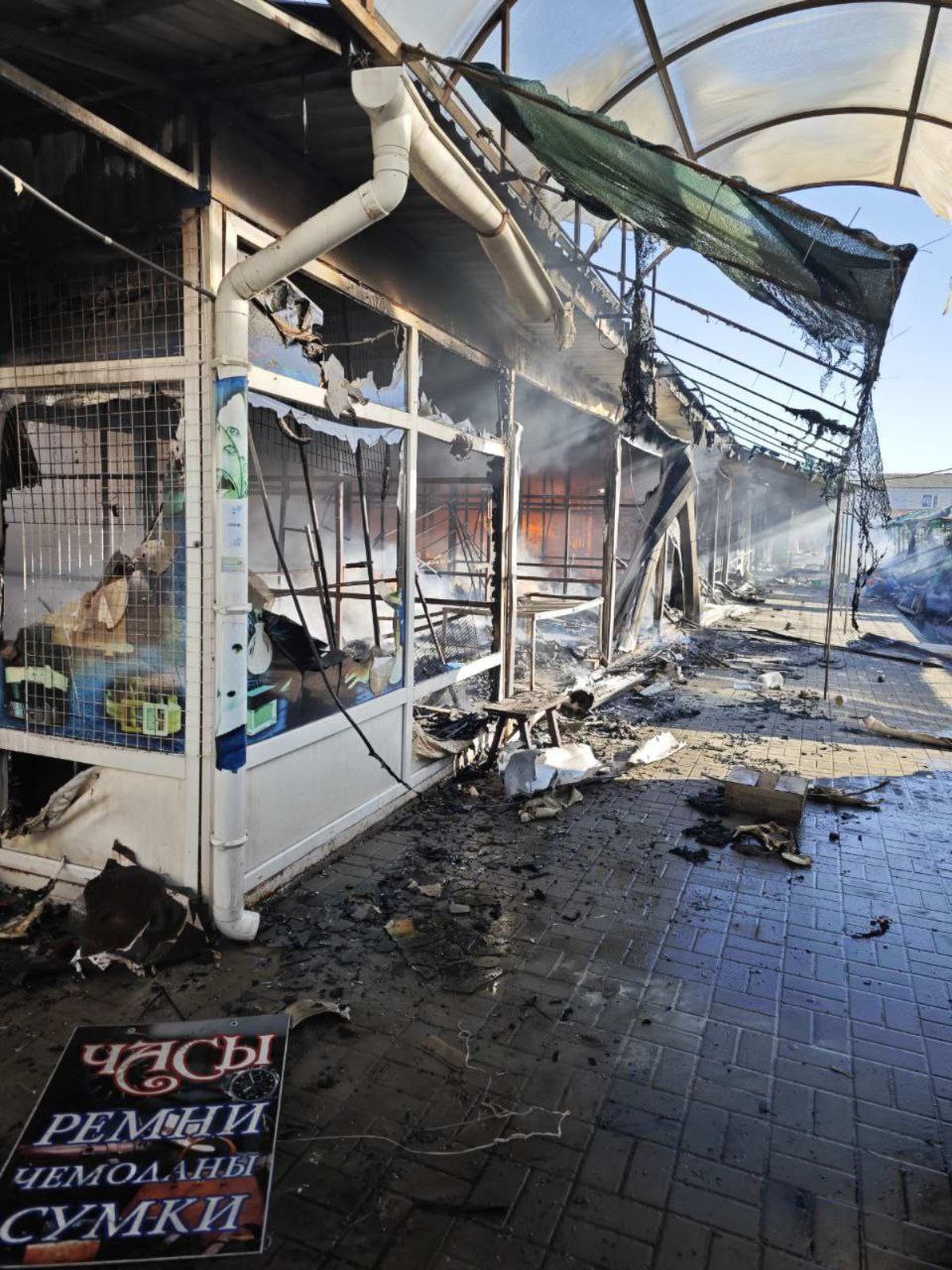 Схоже на підпал: з’явились нові подробиці пожежі на ринку у Генічеську