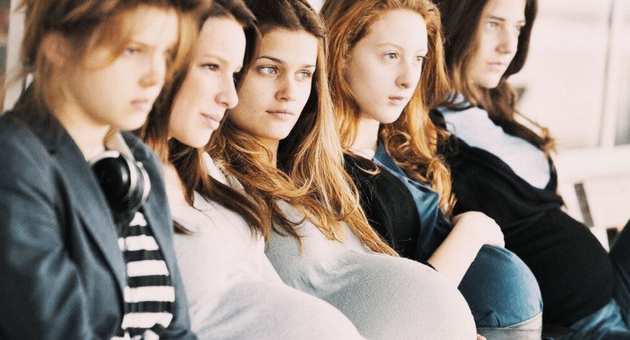 У Росії грошима стимулюють вагітніти і народжувати… школярок!