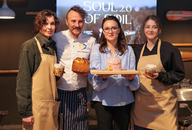 У Києві спекли паски із борошна з розмінованих полів Херсонщини та Миколаївщини