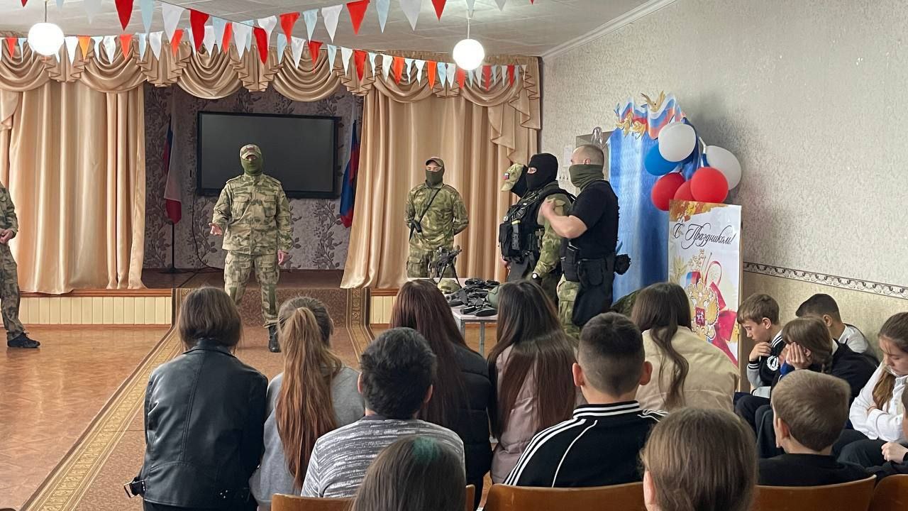 Молодь окупованого лівобережжя посиленими темпами готують до війни