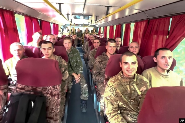 Російські строковики, захоплені в Курській області, повертаються до РФ в рамках обміну полоненими між Росією та Україною, 14 вересня 2024 року