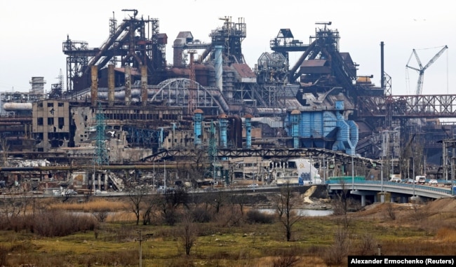 Зруйнований російськими обстрілами металургійний завод «Азовсталь» у нині окупованому Маріуполі, 16 лютого 2024 року