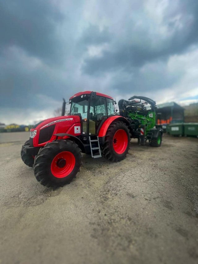 Херсонські комунальники отримали нову техніку від партнерів з Японії
