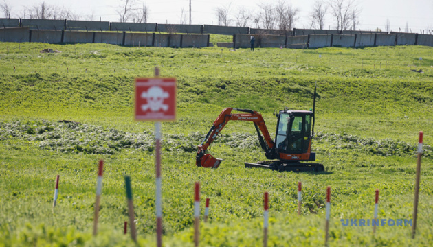 Поля, де «квітнуть» міни