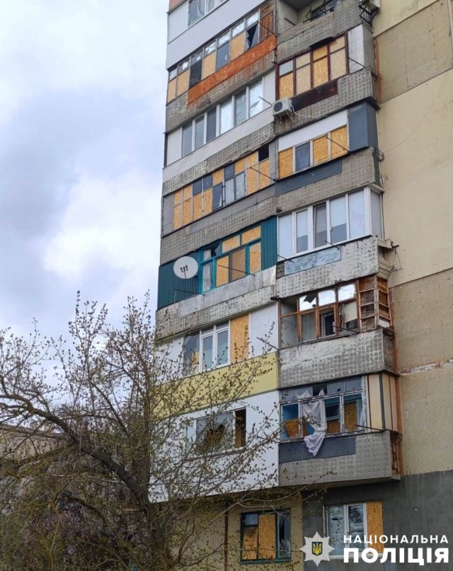 На Херсонщині через російські обстріли поранено шістьох людей та пошкоджено 17 об’єктів: поліція фіксує наслідки