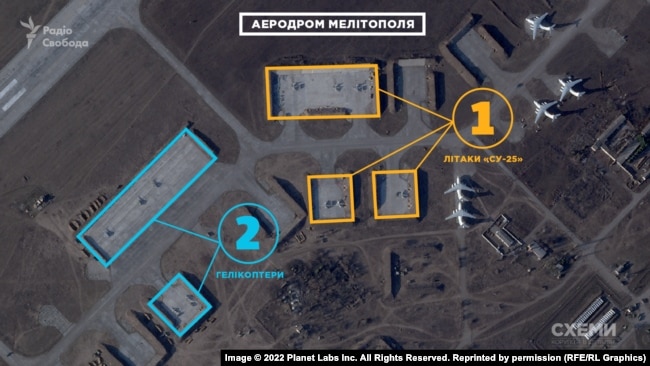 Літаки Су-25 та гелікоптери на захопленому аеродромі Мелітополя, березень 2022 року
