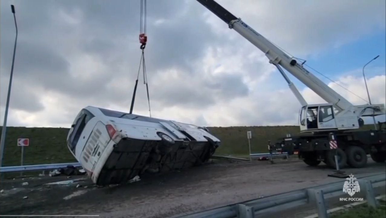 Автобус «Москва – Генічеськ» перекинувся, «побєдобуси» доїхали