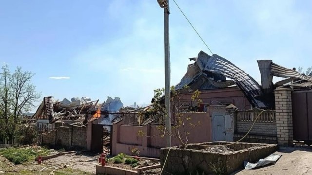 “Сусідні будинки згоріли вщент”, - херсонці розповіли про наслідки авіаудару армії РФ