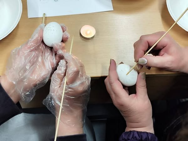 У Херсоні провели майстер-клас з писанкарства