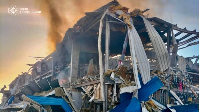 Рятувальники ліквідували наслідки ранкового удару по Херсону