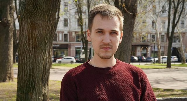 Бачив, як КАМАЗи вивозили чорні мішки з трупами, а потім сам опинився в камері. Херсонець про чотири дні в катівні на вулиці Теплоенергетиків