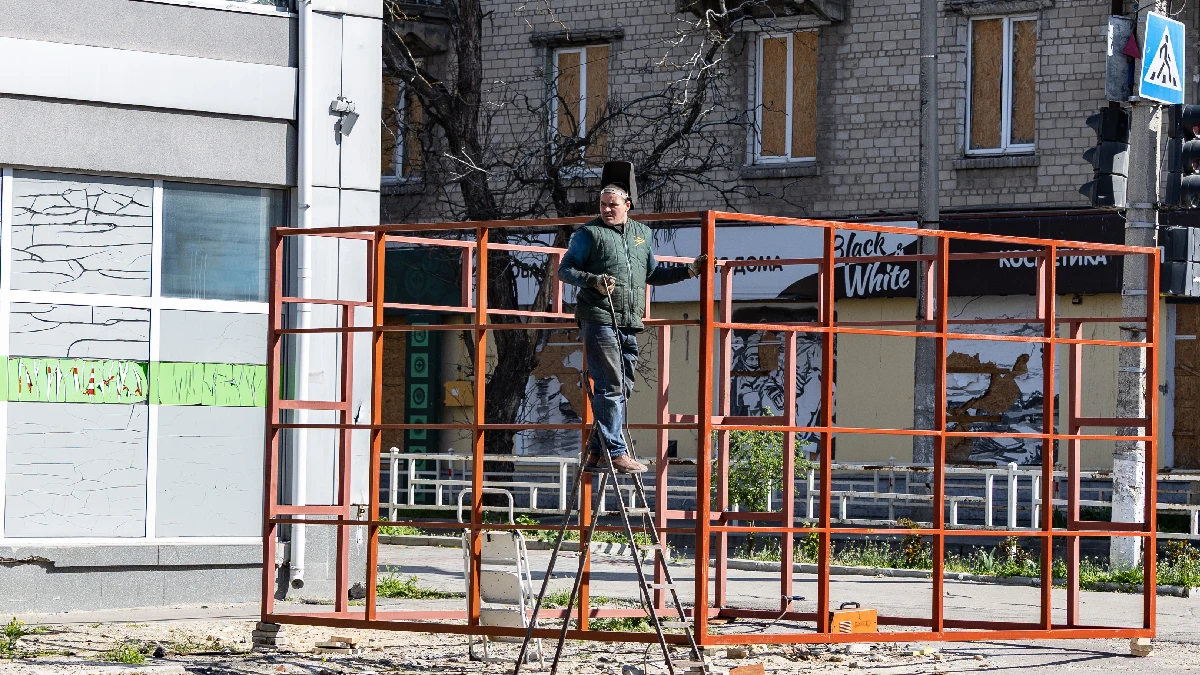 Встановлення металевих конструкцій на місці демонтованого у 2023 році ринку «Кристал»