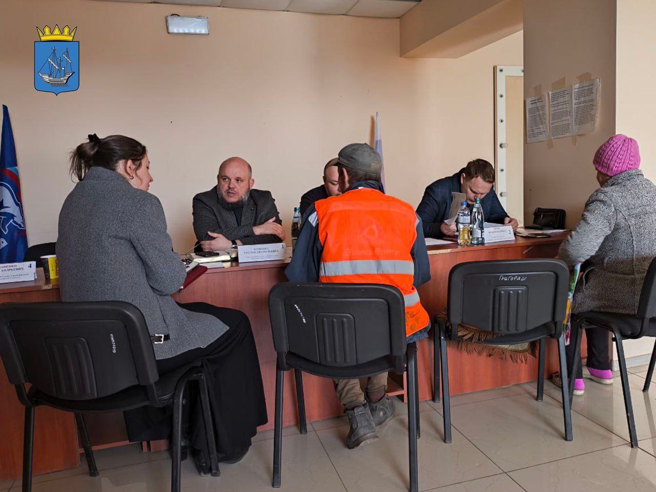 Окупанти зізнаються, що проблеми є, але не вирішують їх