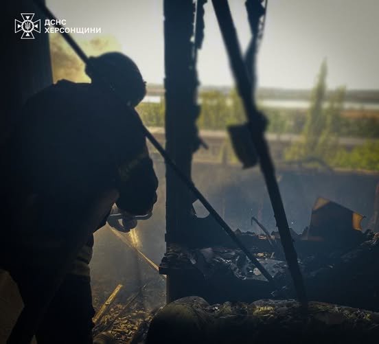 У Херсоні через ранкову атаку БПЛА, загорівся балкон