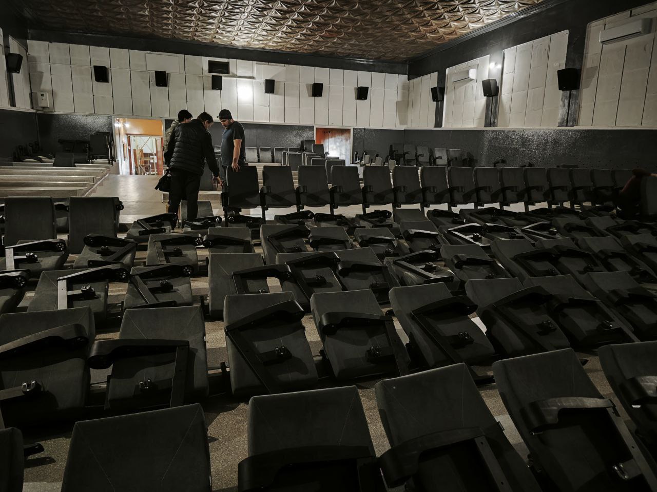 В окупаційному кінотеатрі у Новотроїцькому відбувся перший сеанс