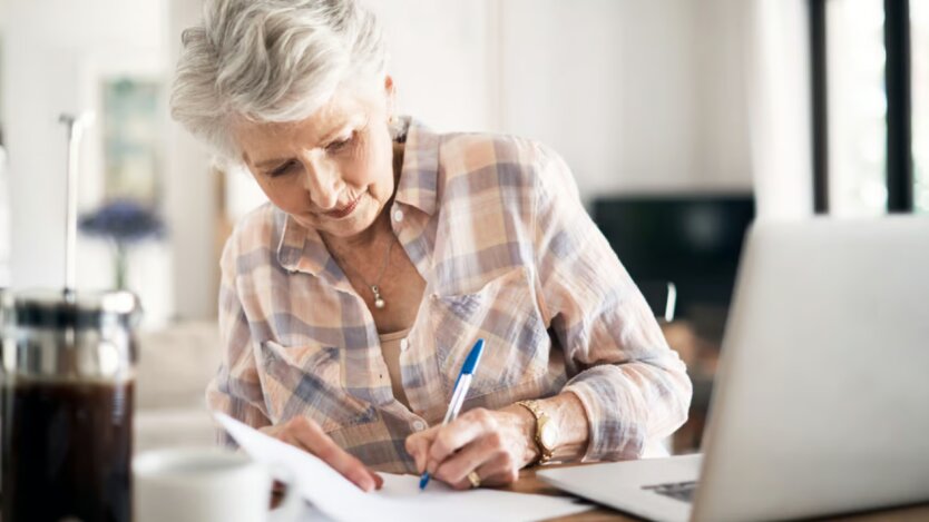 Українки не зможуть вийти на пенсію в 60: кому доведеться працювати довше