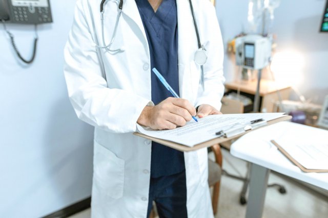 До лікарні продовжують звертатися постраждалі від російських атак