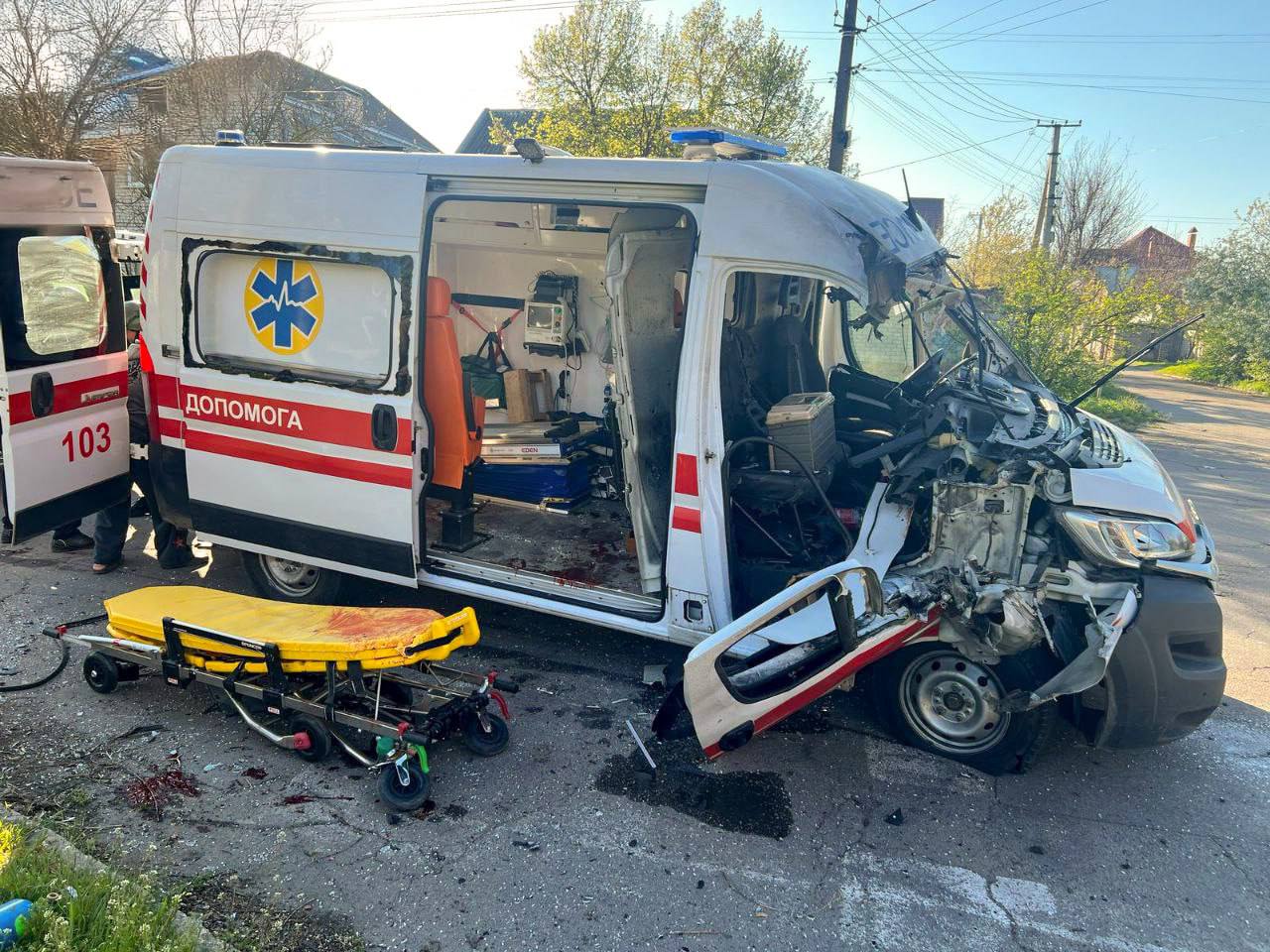 У Херсоні російський дрон атакував “швидку”