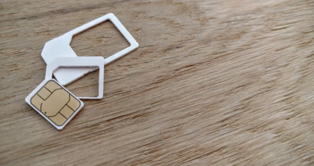 В окупованій Херсонщині російські SIM-карти потрібно переоформити на російський паспорт до 1 липня 2025