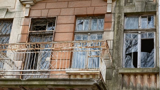 Закриття вікон, покрівель та консервацію стін на майже 3 мільйона гривень. У Херсоні оголосили тендер
