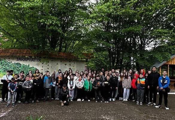 Діти з прифронтових громад Херсонщини вирушили на відпочинок до Закарпаття