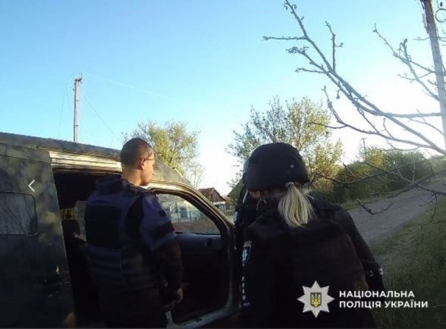 Поліцейські евакуювали 17-річного хлопця з обстрілюваного села на Херсонщині