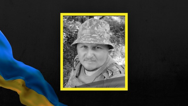 На Хмельниччині провели в останню путь військового з Херсонщини Сергія Гайдрика