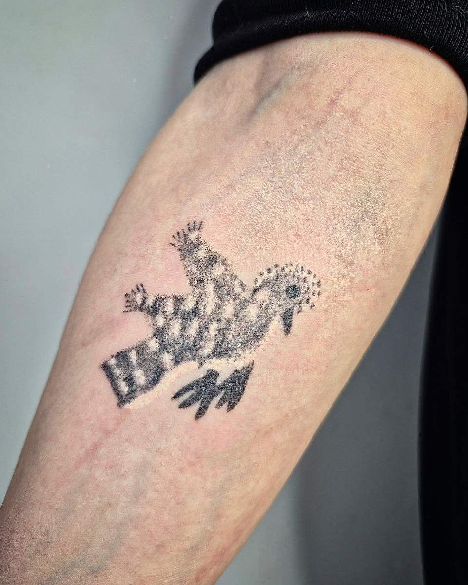 Татуювання з пташкою Поліни Райко